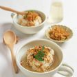 しらすの佃煮おにぎりの冷やしだし茶漬け