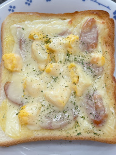 ウィンナーと卵のチーズトースト-レシピのメイン写真