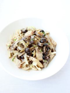 キノコ消費、パンにも【キノコのクリーム煮-レシピのメイン写真