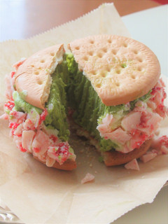 〘抹茶アイス×ドライいちごチョコサンド〙-レシピのメイン写真