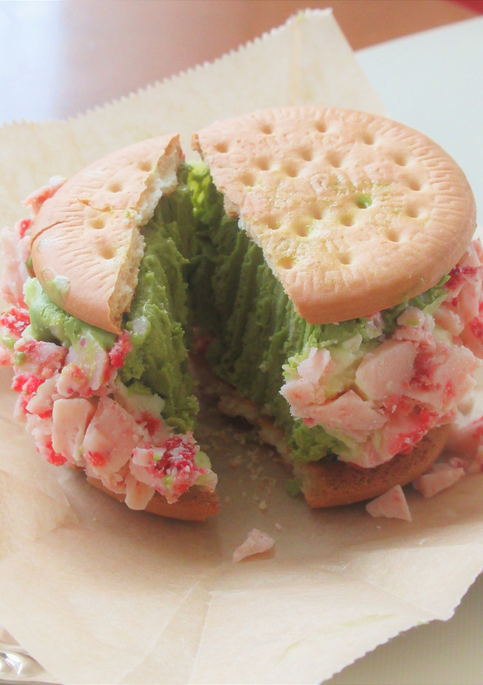 〘抹茶アイス×ドライいちごチョコサンド〙-レシピのメイン写真