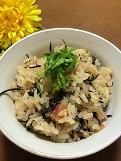 ひじきと梅の炊き込みご飯-レシピのメイン写真