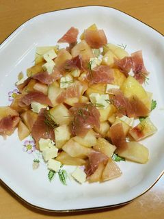 簡単⭐︎桃と生ハムとチーズのサラダ-レシピのメイン写真