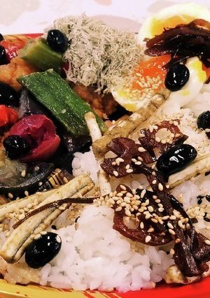 夏野菜おろし弁当 ご飯の部 黒豆牛蒡ゴ-レシピのメイン写真