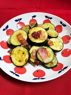 ベーコンとズッキーニの塩麹炒め-レシピのメイン写真