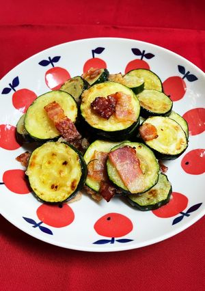 ベーコンとズッキーニの塩麹炒め-レシピのメイン写真