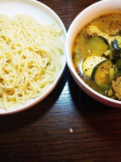 手羽元とズッキーニの冷やしカレーつけ麺-レシピのメイン写真