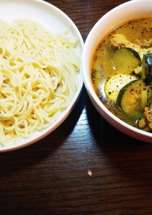 手羽元とズッキーニの冷やしカレーつけ麺-レシピのメイン写真