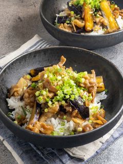 なすと豚ばらの甘辛丼-レシピのメイン写真