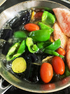 なす主役♪夏野菜とカニカマのアヒージョ☆-レシピのメイン写真
