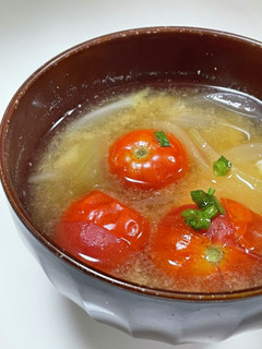 ミニトマトと玉ねぎのお味噌汁-レシピのメイン写真