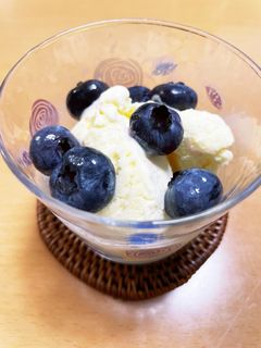 生ブルーベリーとバニラアイス!!-レシピのメイン写真