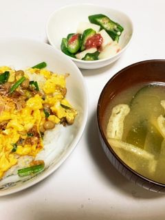 納豆ニラたま丼　オクラ山芋梅和え　みそ汁-レシピのメイン写真