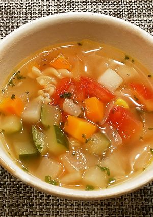 簡単給食 夏野菜たっぷり!コンソメスープ-レシピのメイン写真