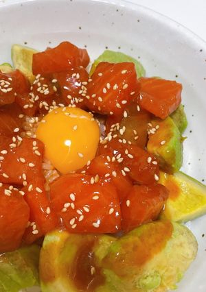 サーモンとアボカドの漬け丼-レシピのメイン写真