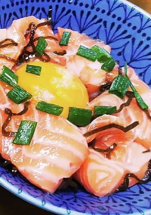 サーモンと卵黄-レシピのメイン写真
