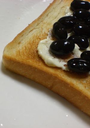 超簡単！黒豆とクリームチーズのパン-レシピのメイン写真