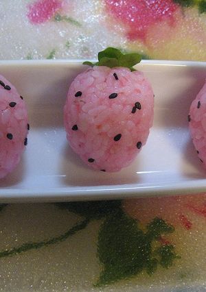 ★可愛い！いちごの一口おにぎり-レシピのメイン写真
