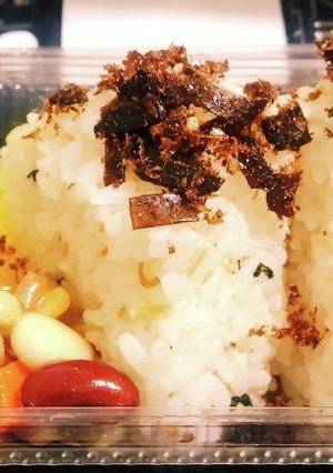 “おかか昆布煮おにぎり” «豆サラダ»-レシピのメイン写真