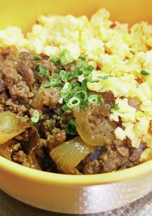 簡単♪玉ねぎプラスのそぼろ丼-レシピのメイン写真