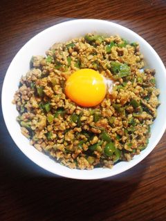 簡単☆挽き肉とピーマンのカレーそぼろ丼-レシピのメイン写真