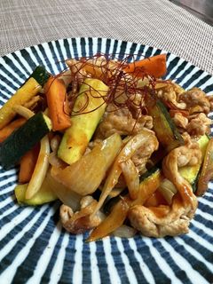 ピリ辛が最高!ズッキーニと豚肉炒め-レシピのメイン写真