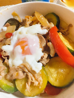 夏野菜と豚肉のスタミナ丼-レシピのメイン写真