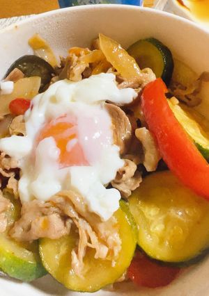 夏野菜と豚肉のスタミナ丼-レシピのメイン写真