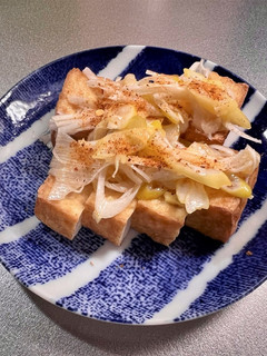 甘い!絹厚揚げ焼き ごま油塩葱トッピング-レシピのメイン写真