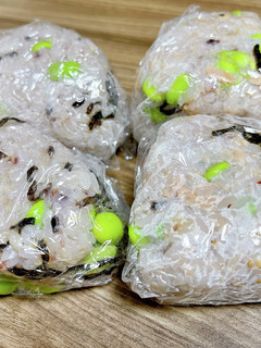 塩こんぶとツナと枝豆おにぎり-レシピのメイン写真