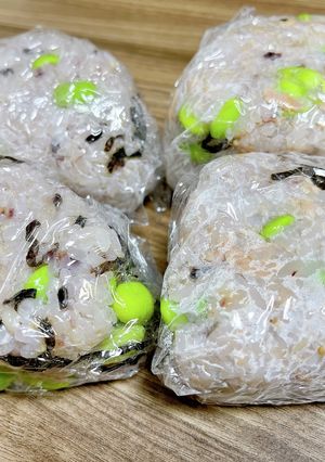 塩こんぶとツナと枝豆おにぎり-レシピのメイン写真