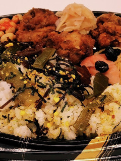 唐揚げ弁当ご飯の部/茎わかめ&のりたま-レシピのメイン写真
