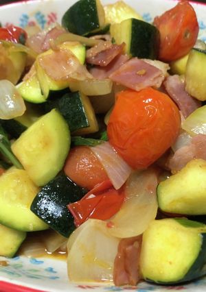 夏野菜たっぷり☆ズッキーニのバジル炒め-レシピのメイン写真