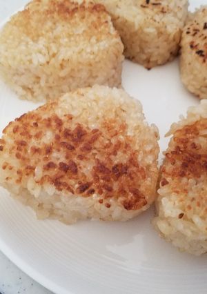 鎌田のだし醤油で作る焼おにぎり-レシピのメイン写真