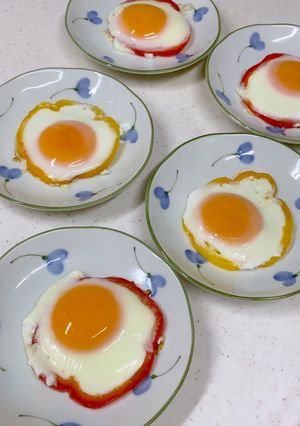 忙しい朝でもみんなのパプリカ目玉焼き^^-レシピのメイン写真