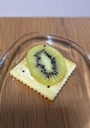 キウイのおつまみクラッカー-レシピのメイン写真