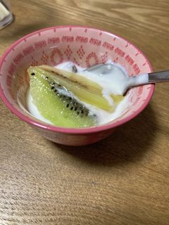 キウイとレーズンのヨーグルトあえ-レシピのメイン写真