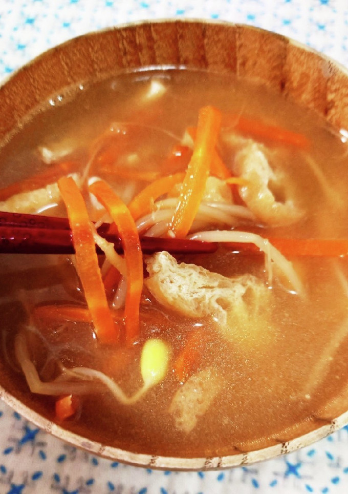 豆もやしと人参と油揚げのお味噌汁-レシピのメイン写真