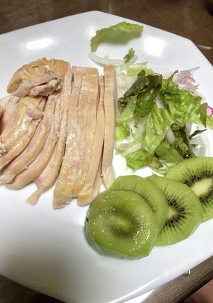 キウイとスモークチキンで簡単晩御飯-レシピのメイン写真
