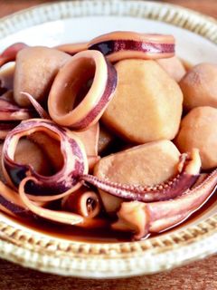 冷凍里芋で簡単に!いかと里芋の煮物-レシピのメイン写真