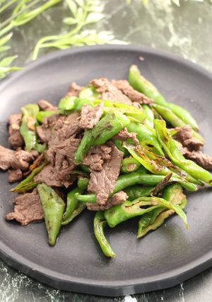 簡単！伏見とうがらしと鯨の炒め物-レシピのメイン写真