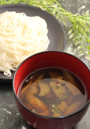 眼精疲労回復！赤オクラと茄子の温麺つゆ-レシピのメイン写真