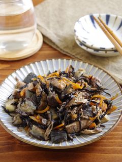 ☆簡単☆味しみ茄子と鯖味噌のひじき煮-レシピのメイン写真