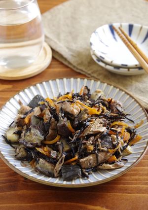 ☆簡単☆味しみ茄子と鯖味噌のひじき煮-レシピのメイン写真