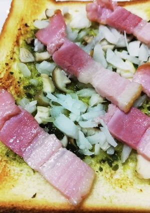 ジェノベーゼソースのピザトースト-レシピのメイン写真