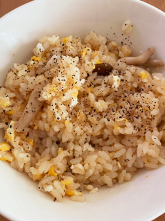 しめじと卵のめんつゆバター炒飯-レシピのメイン写真