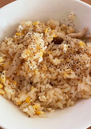 しめじと卵のめんつゆバター炒飯-レシピのメイン写真