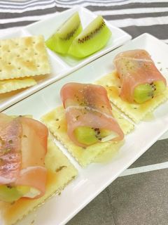 キウイとクリームチーズの生ハムカナッペ♪-レシピのメイン写真