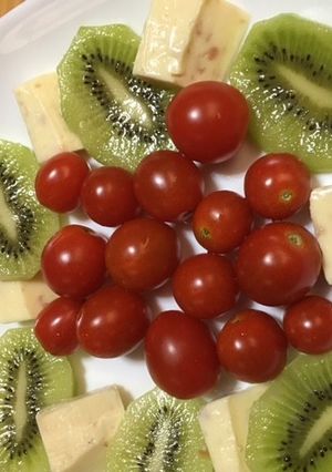 キウイカプレーゼ　夏野菜風-レシピのメイン写真