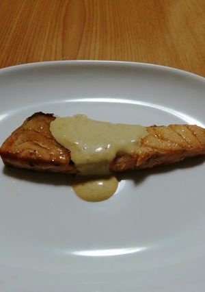 シャケのソテー　味噌マヨソース添え-レシピのメイン写真
